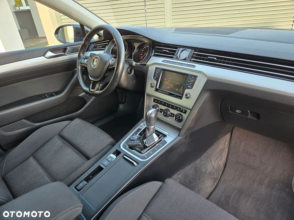 Volkswagen Passat 2.0 TDI SCR DSG Comfortline - 26