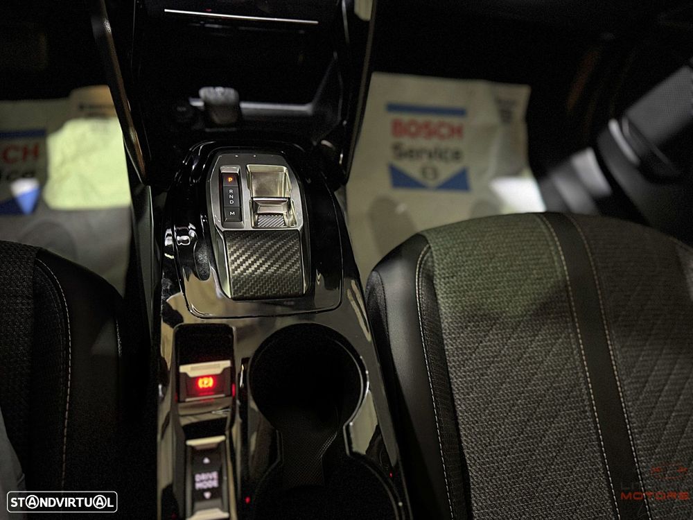 Peugeot 2008 1.2 PureTech Allure Pack EAT8 - 28