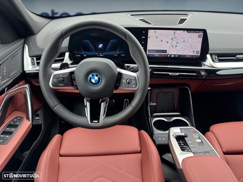BMW iX1 eDrive20 Edição Desportiva M - 9