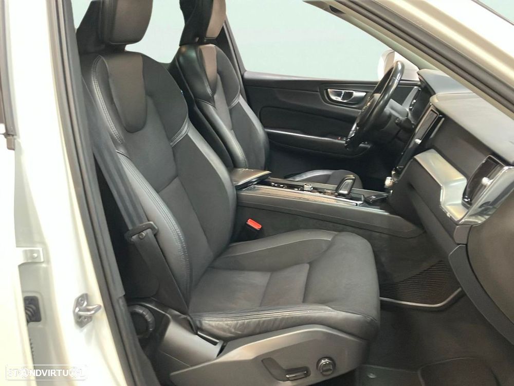 Volvo XC 60 2.0 T8 PHEV Momentum AWD - 16