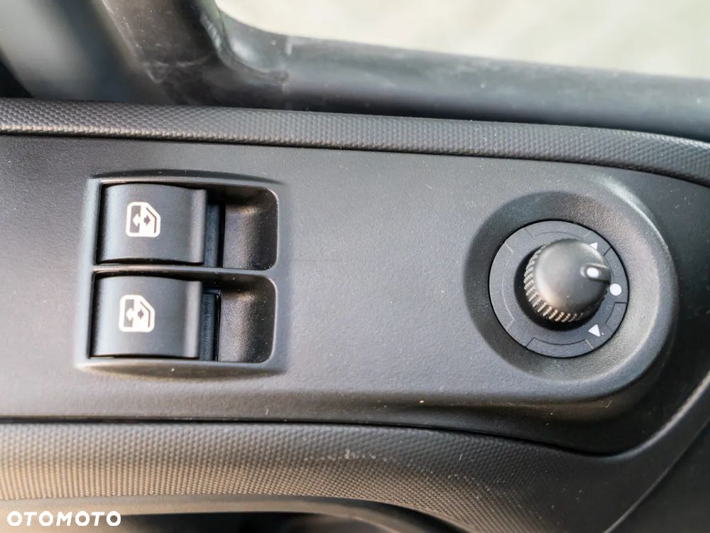 Iveco Daily 50C18HA8Z kontener z windą 1000 kg - 17
