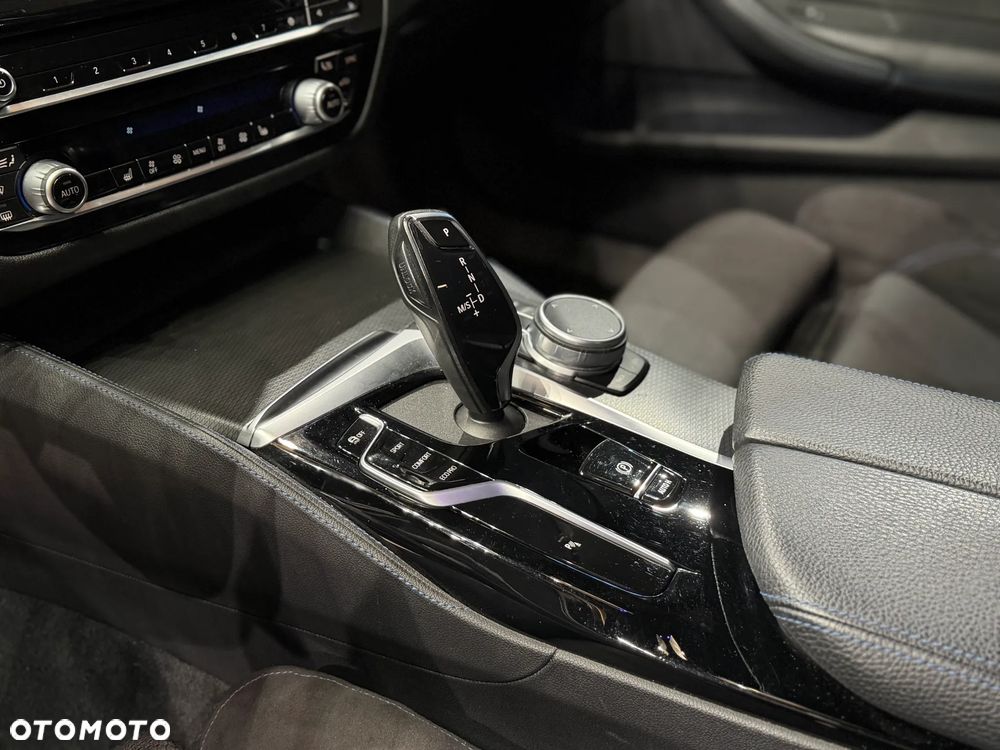 BMW Seria 5 520d xDrive M Sport sport - 11