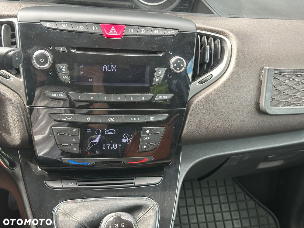 Lancia Ypsilon - 12