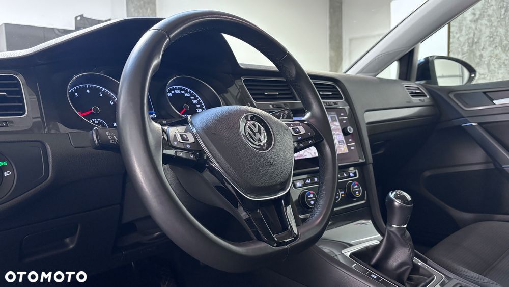 Volkswagen Golf - 25