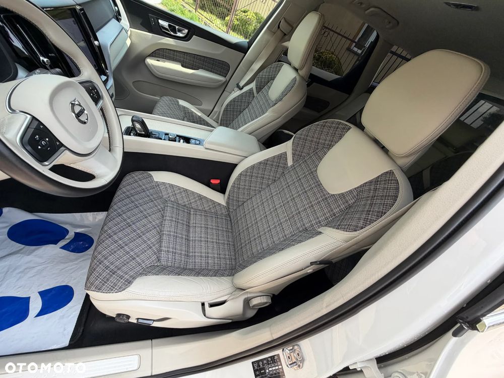 Volvo XC 60 B4 D AWD Momentum Pro - 11
