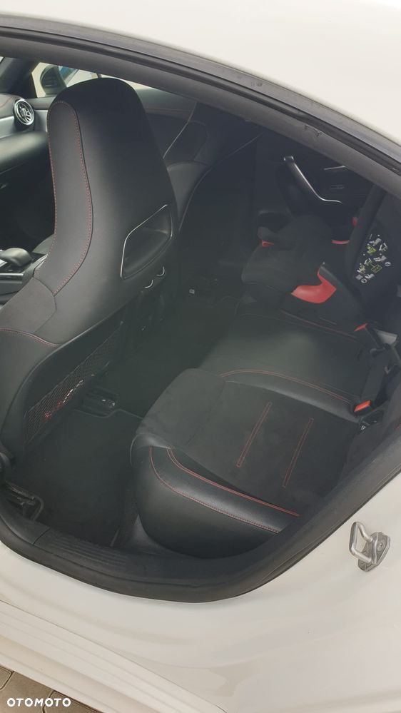 Mercedes-Benz CLA 200 AMG Line 7G-DCT - 8