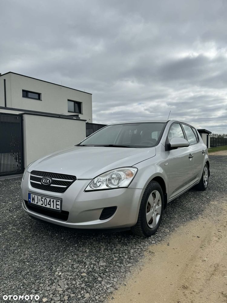 Kia Ceed 1.6 Crdi Comfort - 1