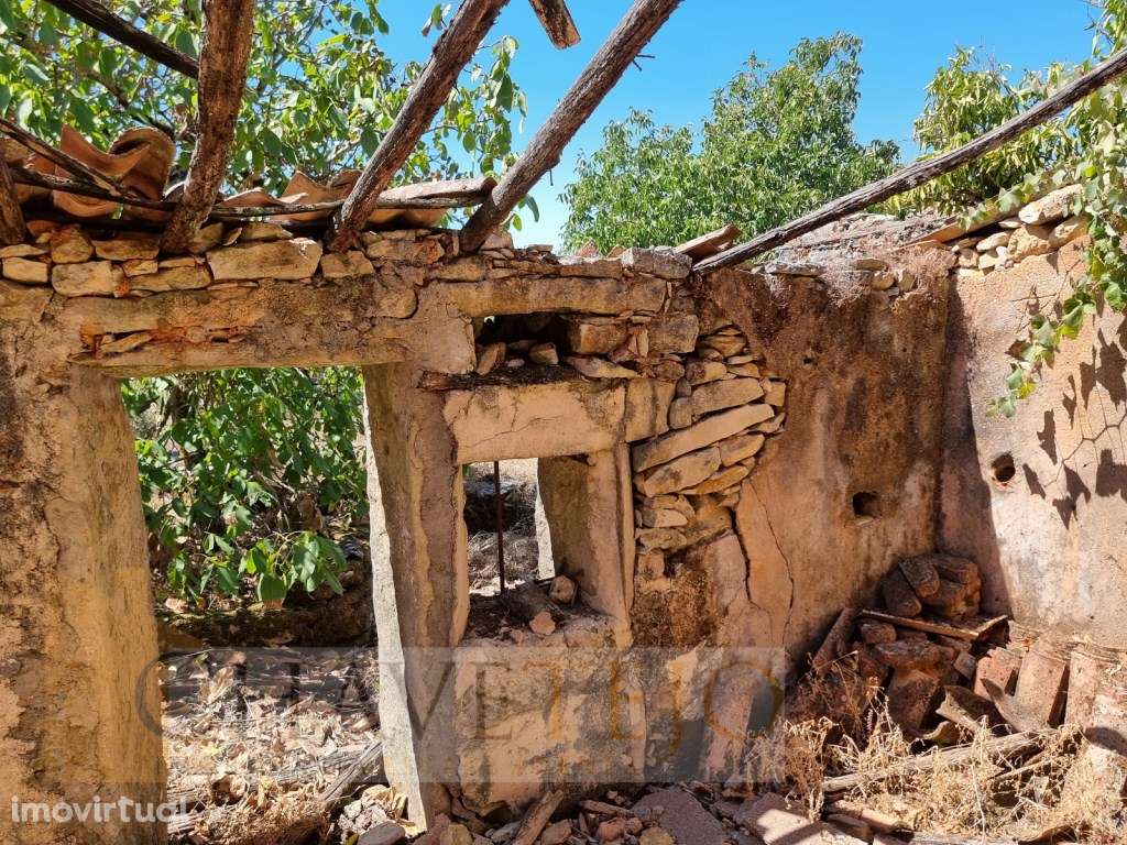 Casa antiga em pedra para reconstruir, situada entre Tomar e Ferrei... - Grande imagem: 5/20