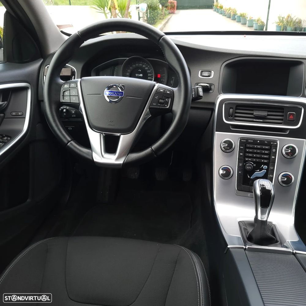 Volvo V60 2.0 D3 Momentum - 14