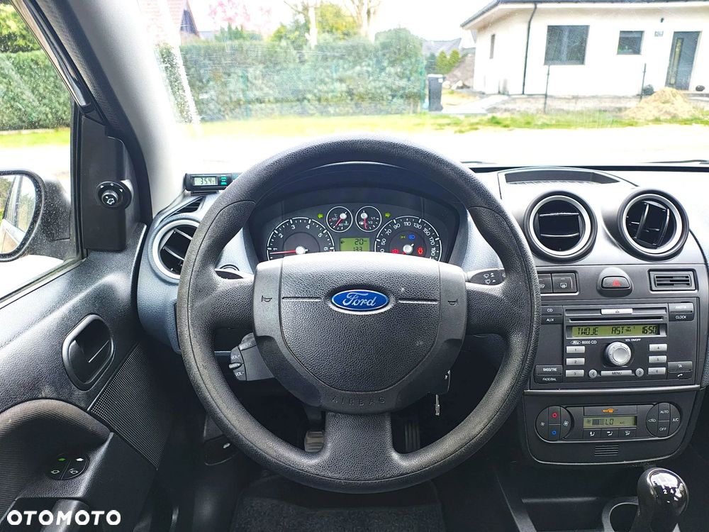 Ford Fiesta 1.3 Ambiente - 26