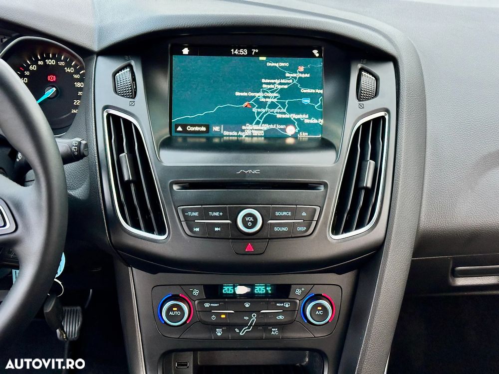 Ford Focus 1.5 EcoBlue Start-Stopp-System TITANIUM - 19