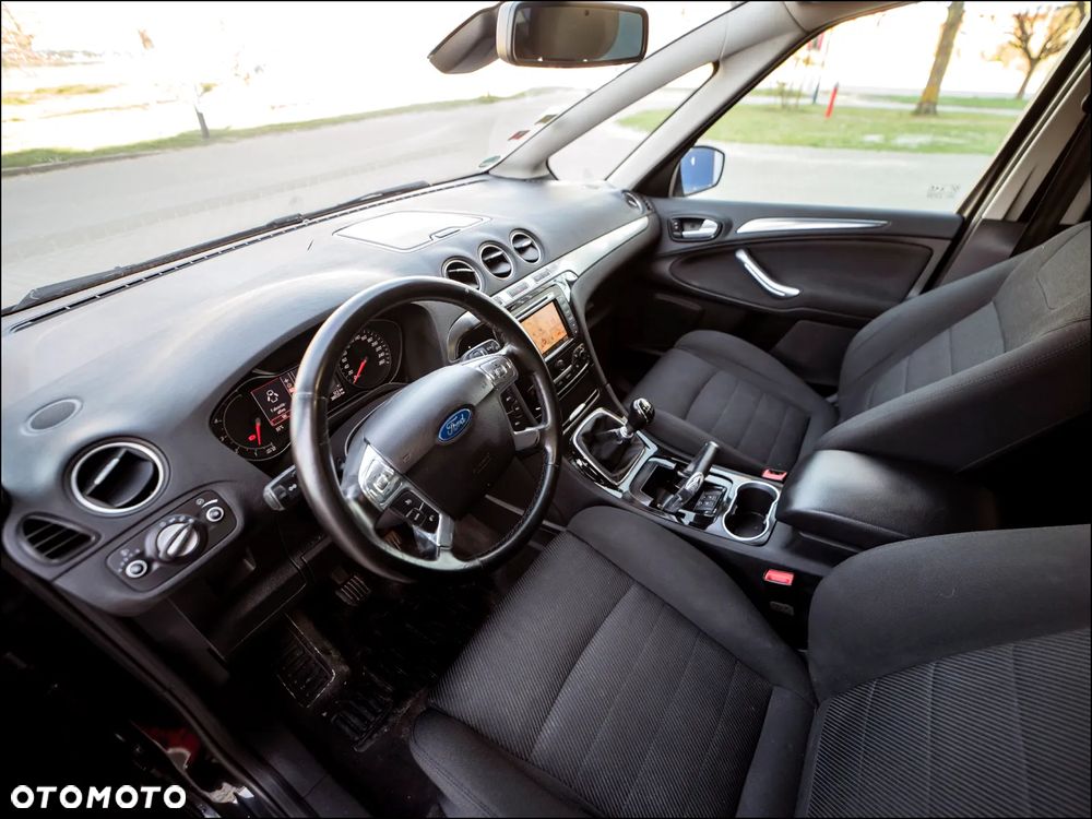 Ford S-Max - 13
