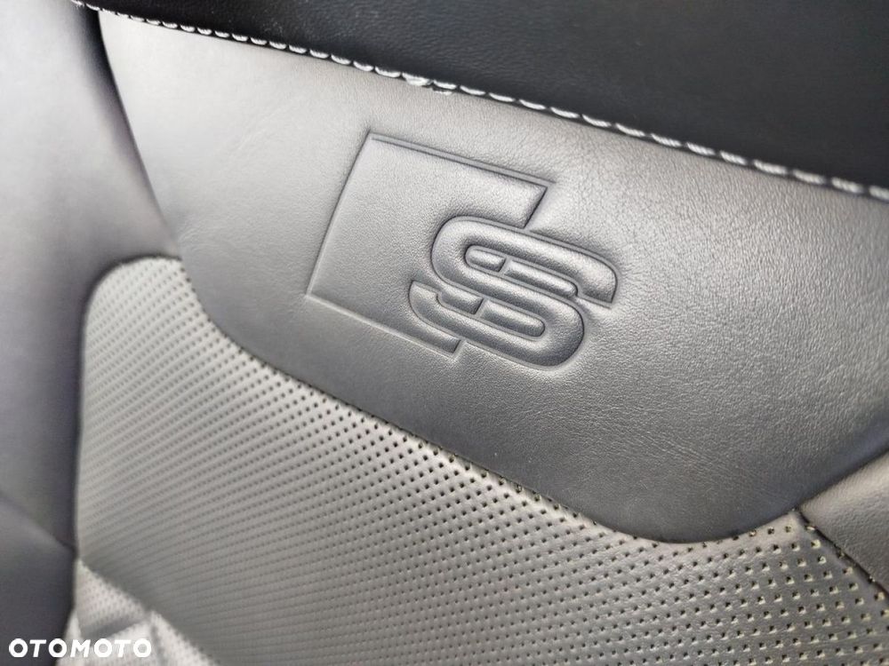 Audi S8 - 13