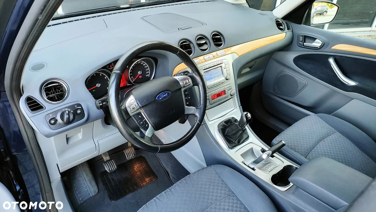 Ford Galaxy 2.0 Ghia - 13