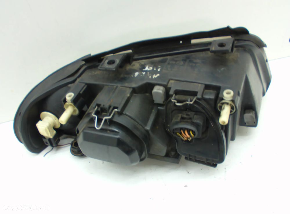 Audi A4 B5 lift Lampa Prawa Przód Reflektor - 4