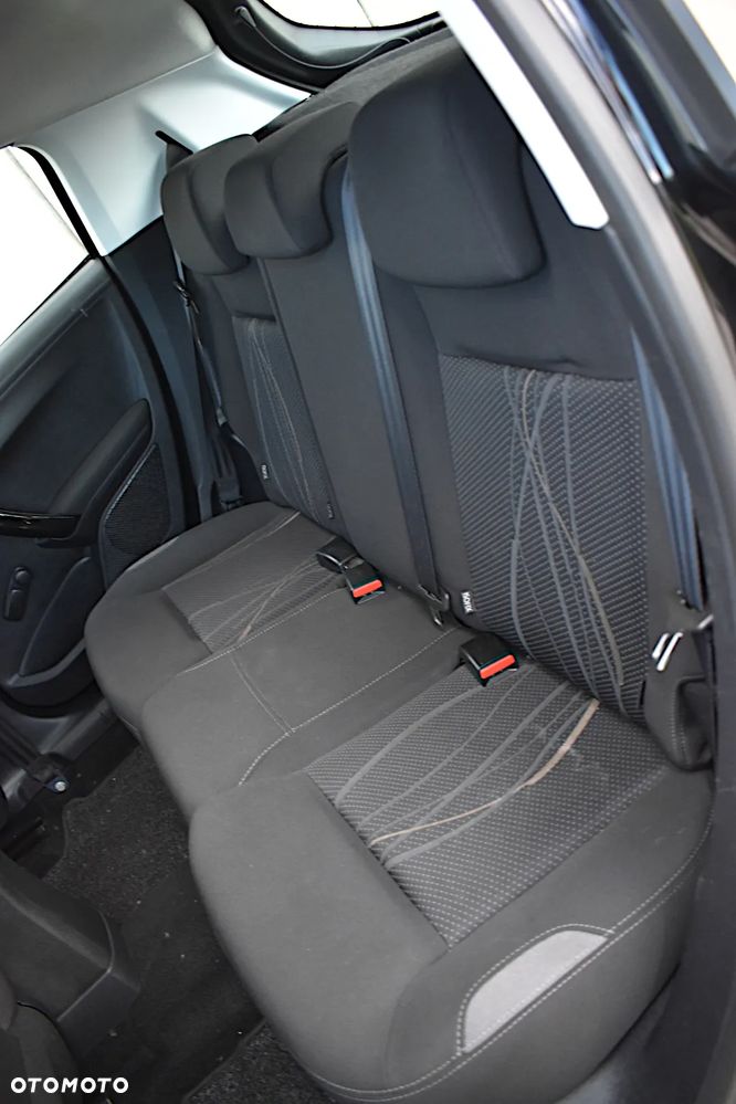 Peugeot 208 - 8