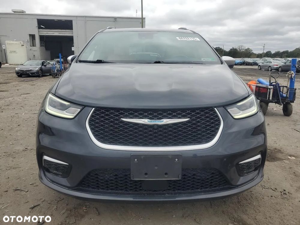 Chrysler Pacifica - 5