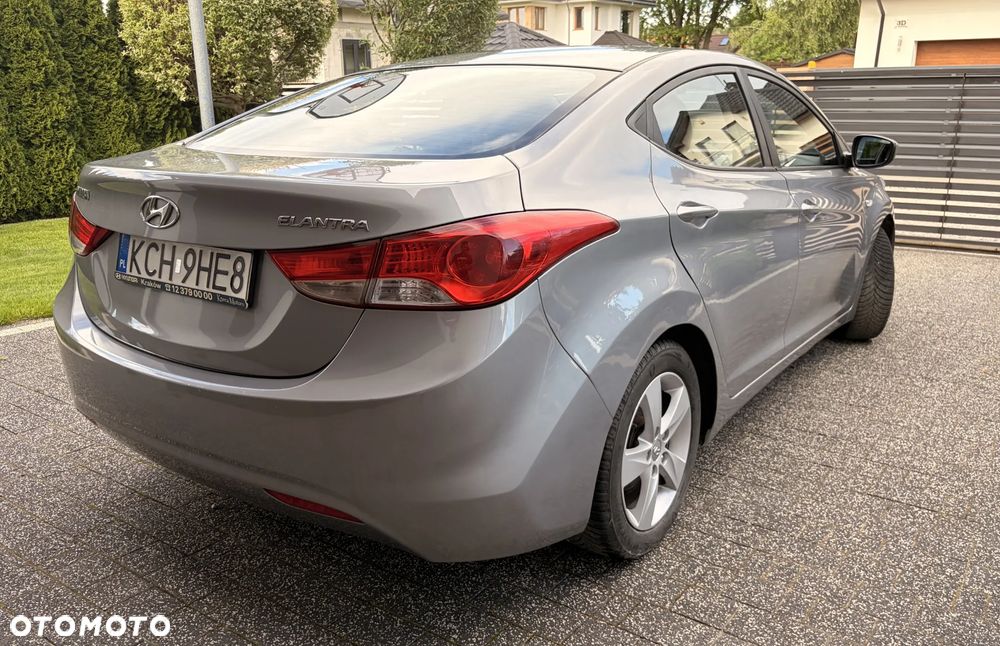 Hyundai Elantra 1.6 Style - 16