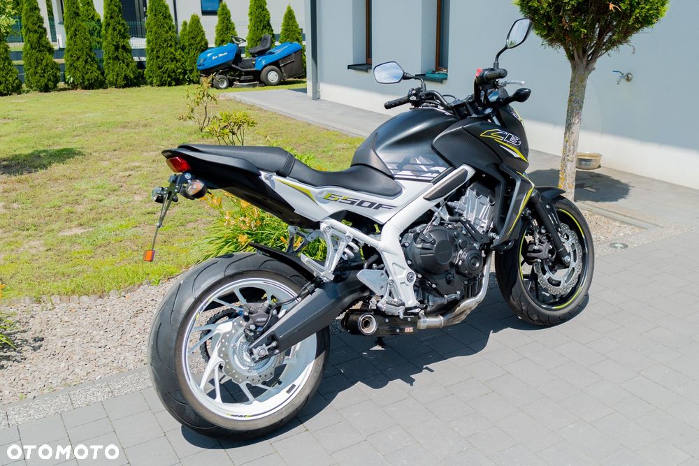 Honda CB - 4