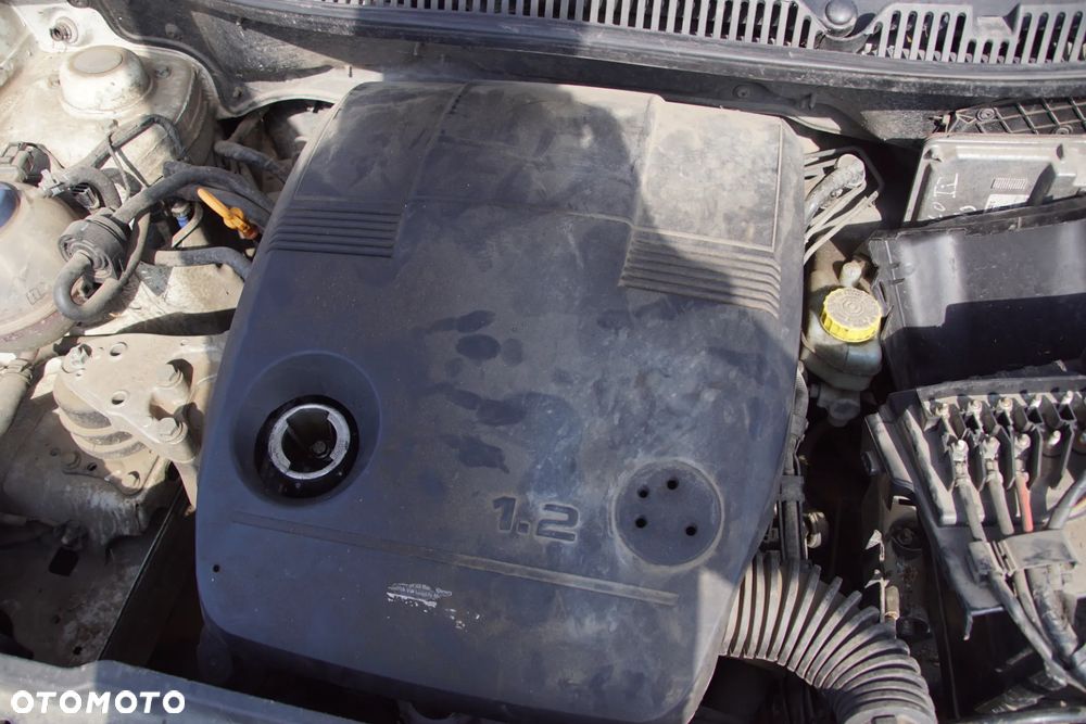 Auto na części - Volkswagen Polo IV 9N 1.2 54 KM AWY FSP LB9A 2002R Silnik Skrzynia Drzwi Maska Błotnik Zderzak Klapa Lampa Lusterko Klamka Szyba Deska Kokpit Sterownik Moduł Czujnik Licznik Panel Kierownica - 17