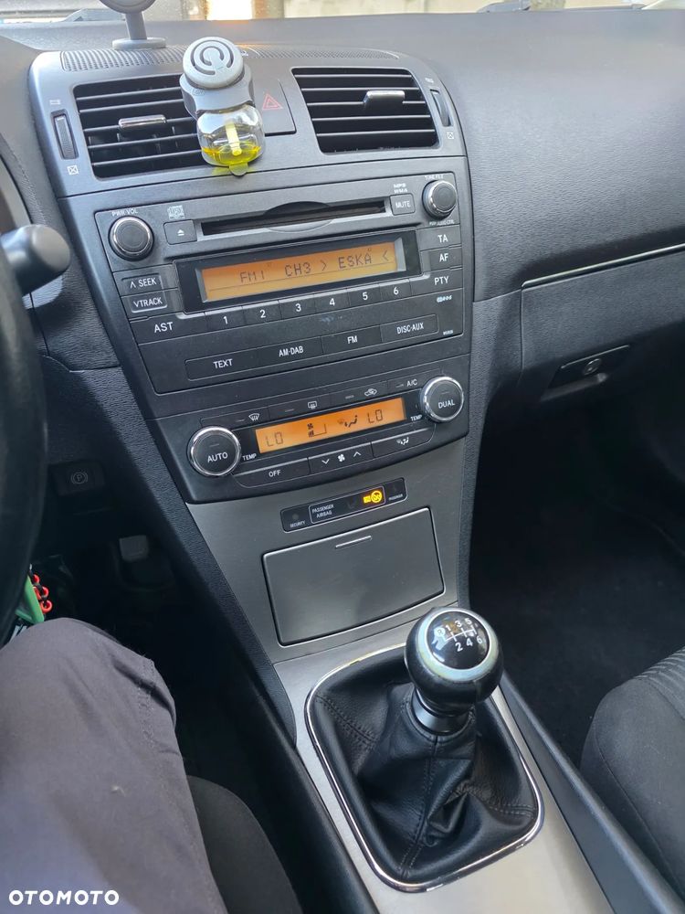 Toyota Avensis 1.8 Luna - 11