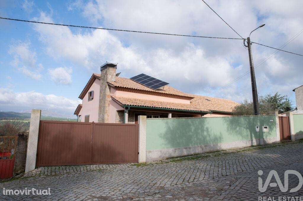 Casa / Villa T4 em Vilela do Tâmega de 317,09 m2 - Grande imagem: 5/40