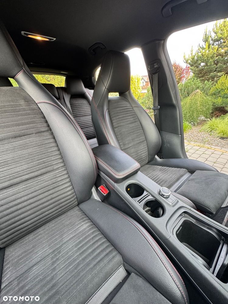 Mercedes-Benz GLA - 16