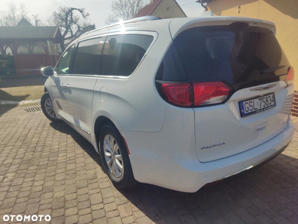 Chrysler Pacifica - 19