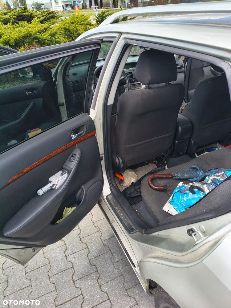 Toyota Avensis 2.0 D-4D High - 7