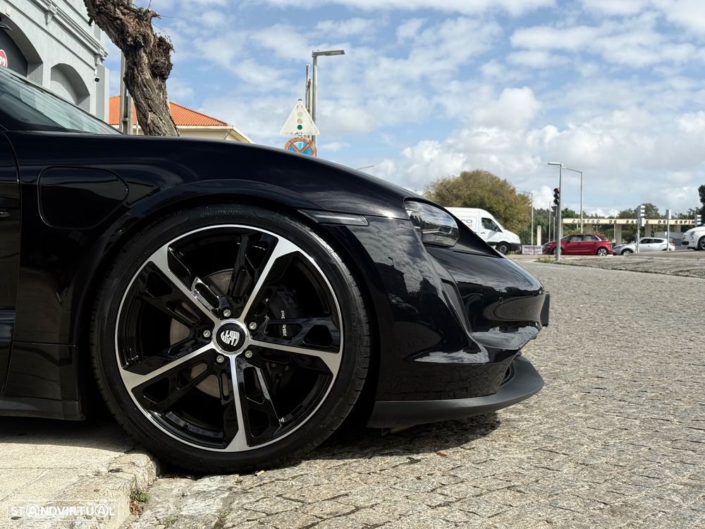 Porsche Taycan Cross Turismo 4 - 11