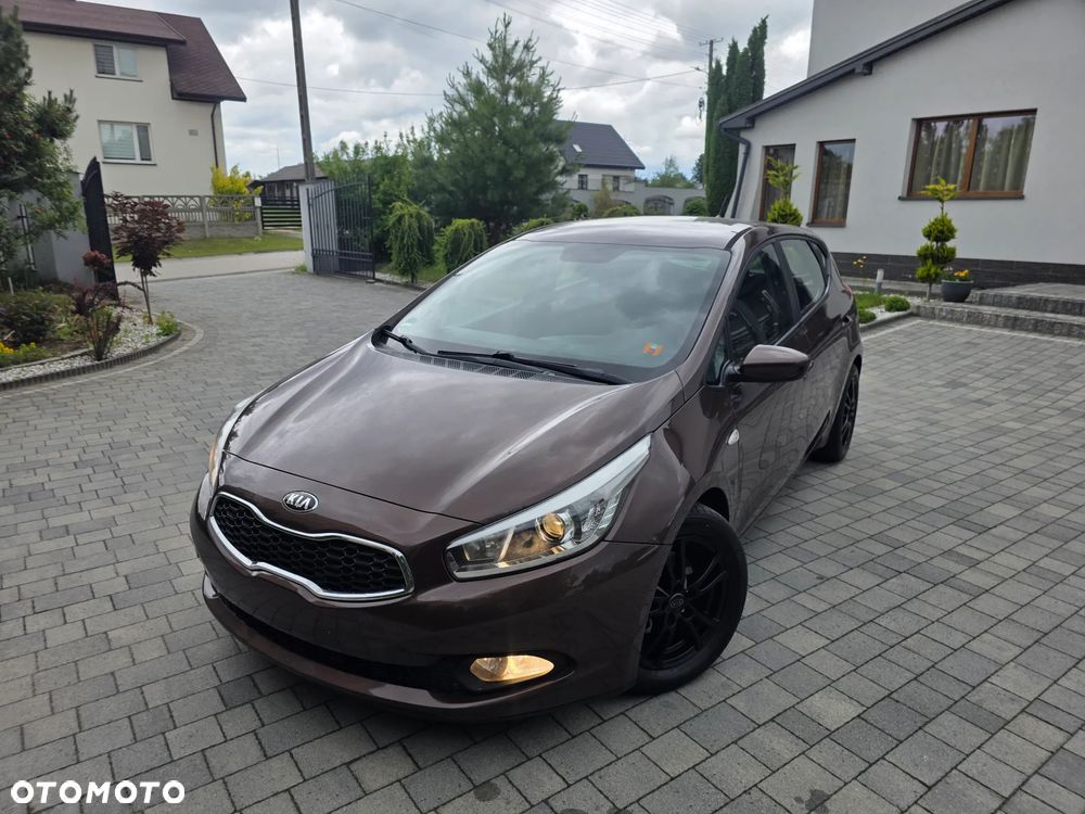 Kia Ceed 1.6 GDI Dream-Team Edition - 10