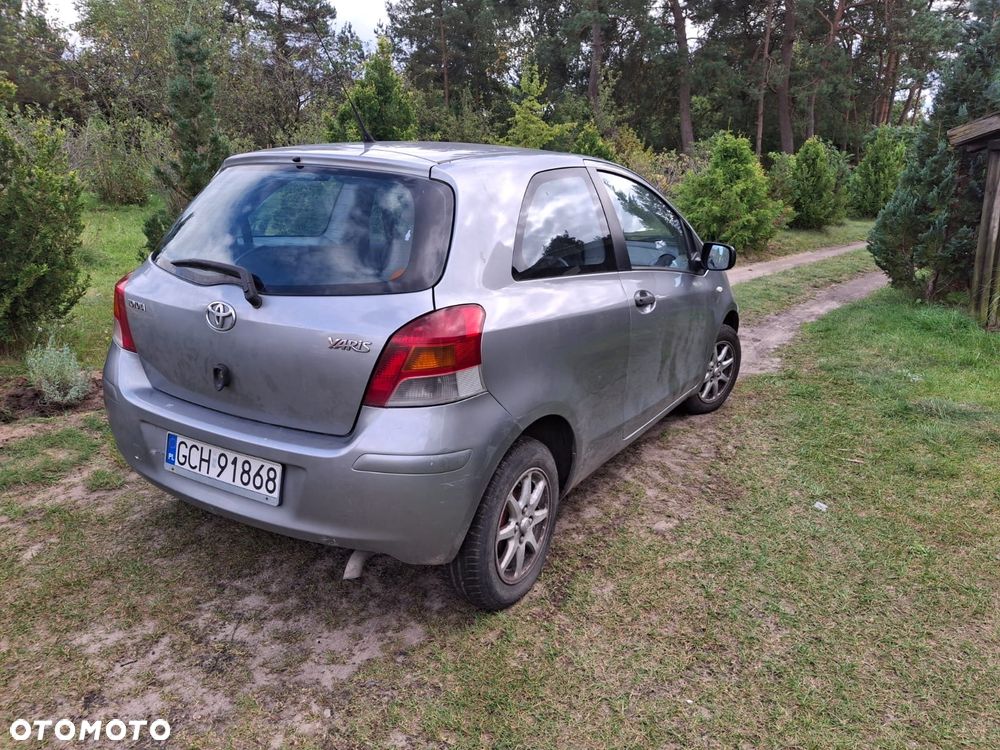 Toyota Yaris 1.0 Luna A/C - 2