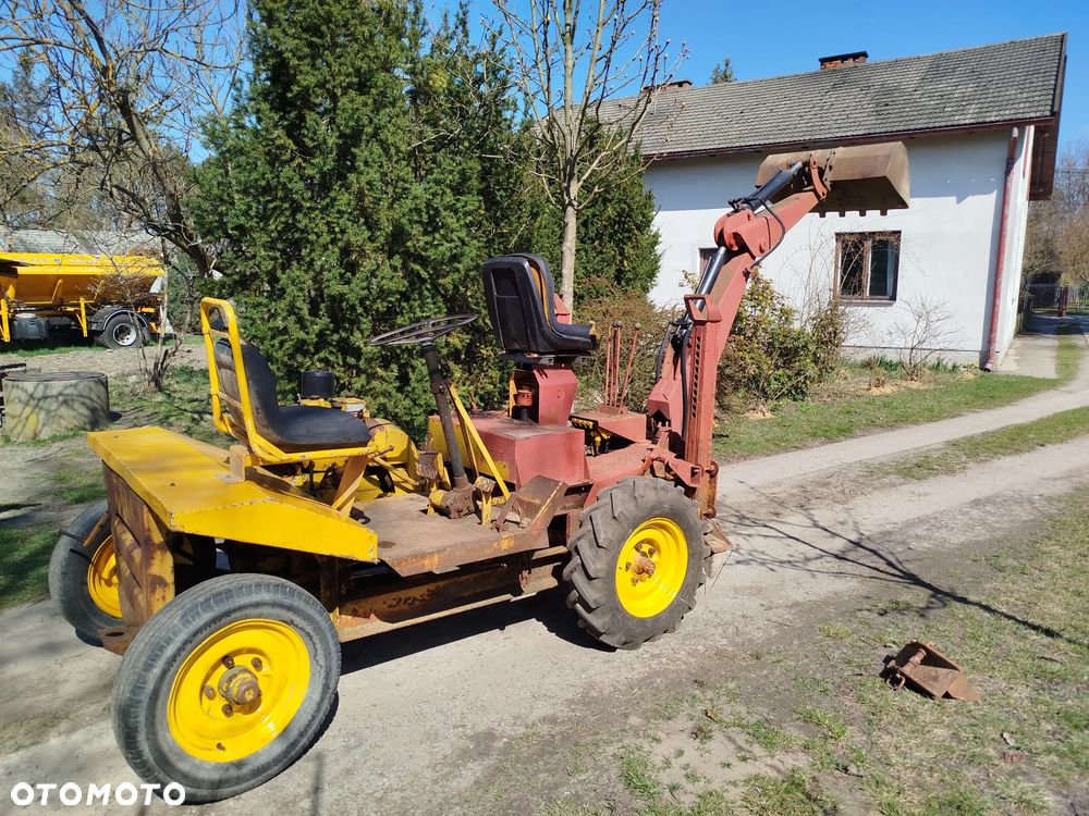 Thwaites JCB Thwaites Tusker digger Prosta Minikoparka kołowa wywrot Koliba wozidło zmienny osprzęt diesel 2 cylindry ładny stan 1,5tony 3 biegi import UE Film - 9