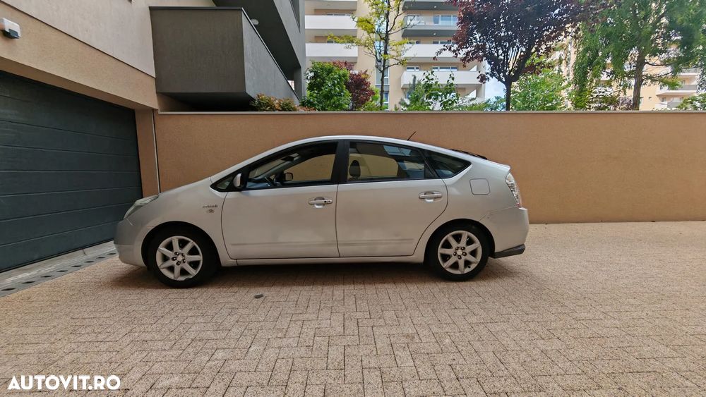 Toyota Prius (Hybrid) Luna - 24