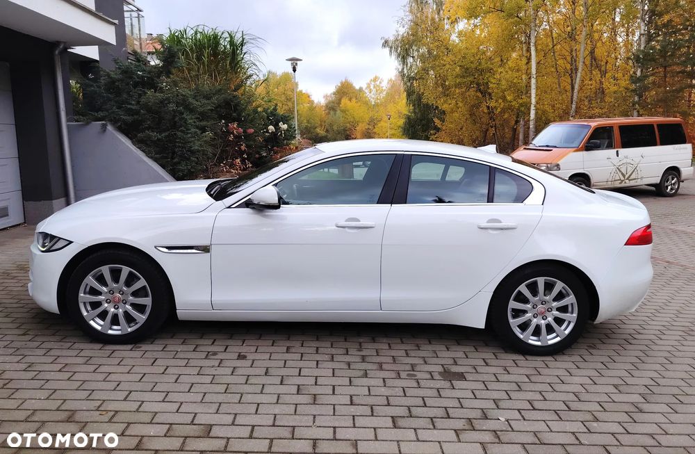 Jaguar XE 2.0 D Portfolio - 22
