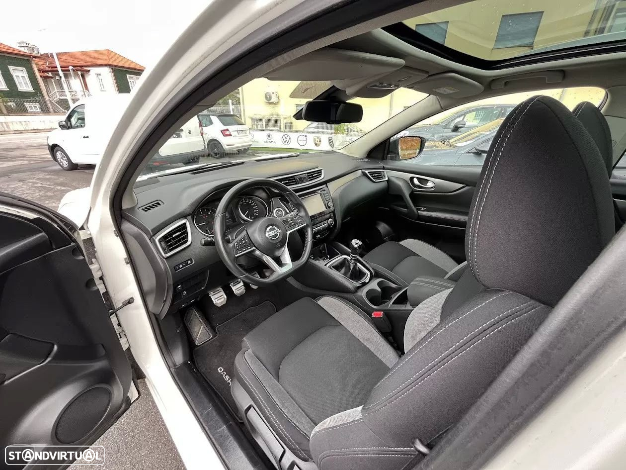 Nissan Qashqai 1.5 dCi N-Connecta 18 - 26