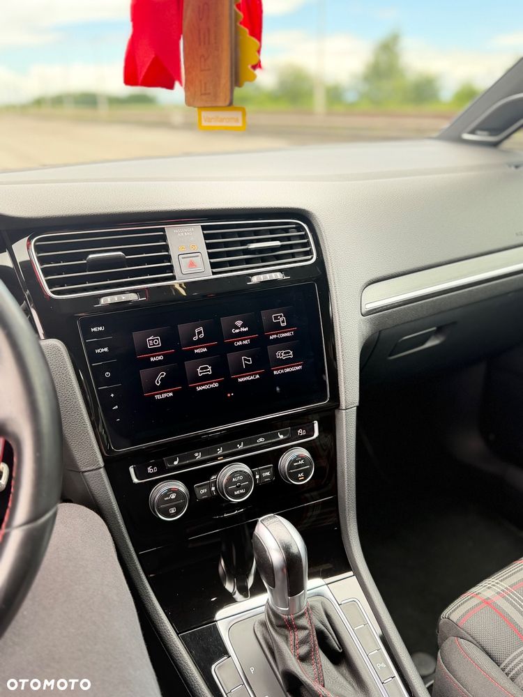 Volkswagen Golf - 25