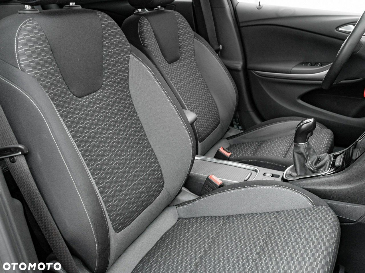 Opel Astra V 1.2 T GS Line S&S - 33