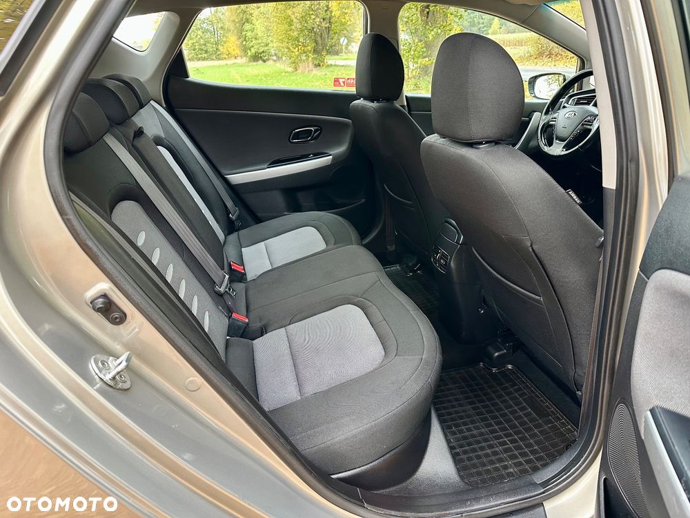 Kia Ceed - 10