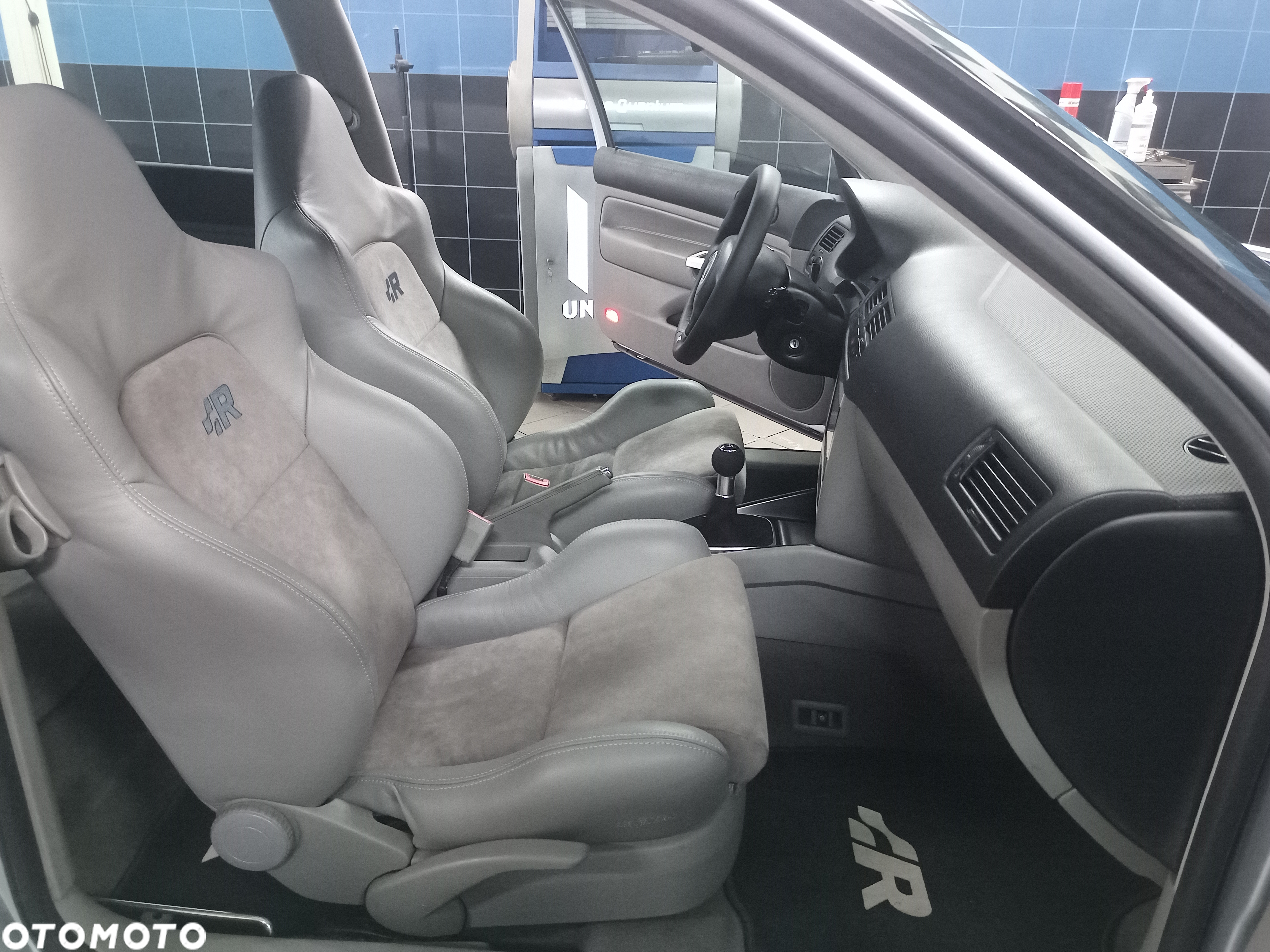 Volkswagen Golf IV 3.2 R32 4Mot - 6