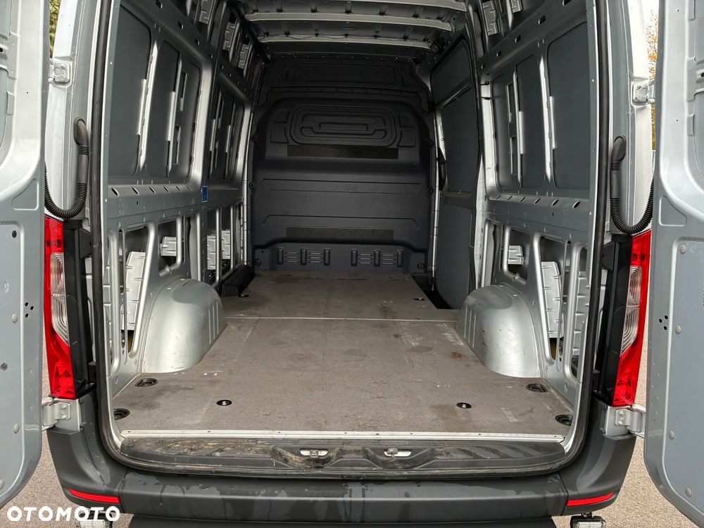 Mercedes-Benz SPRINTER - 25