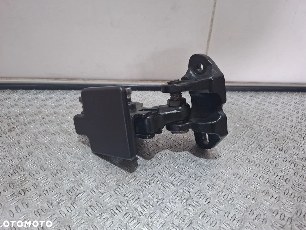 Rolka prowadnica drzwi przesuwnych prawych Fiat Ducato III 2021 rok - 1