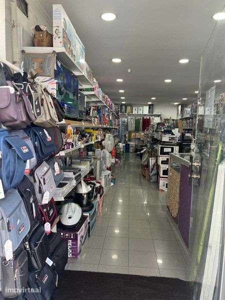 Trespasse de estabelecimento comercial local na Amadora R.Elias Garcia - Grande imagem: 2/4