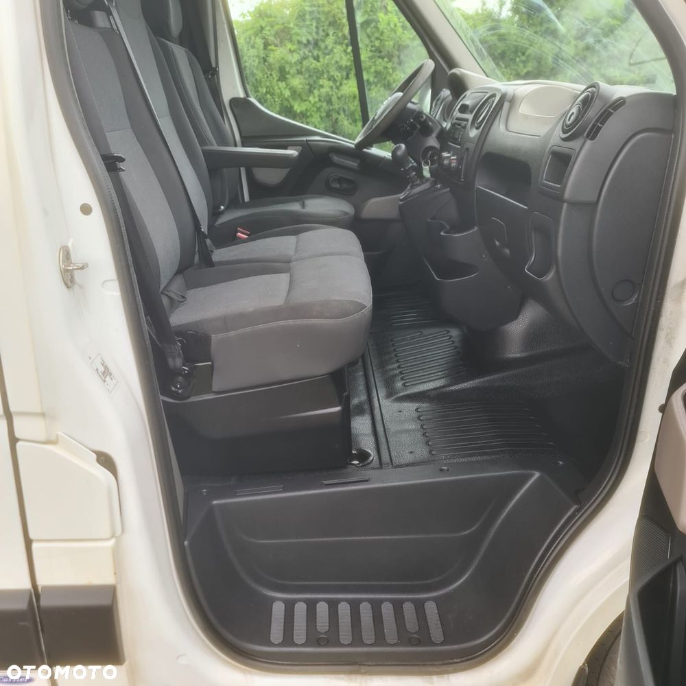 Nissan NV400 - 21