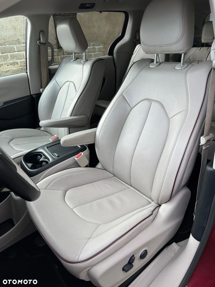 Chrysler Pacifica - 13