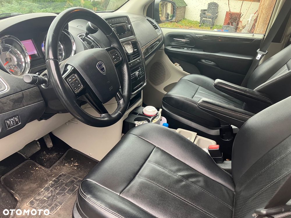 Lancia Voyager 2.8CRD Silver - 14