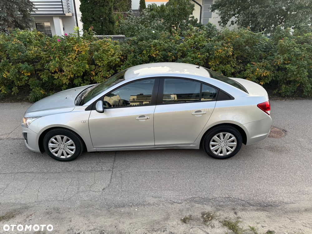 Chevrolet Cruze 1.6 - 23