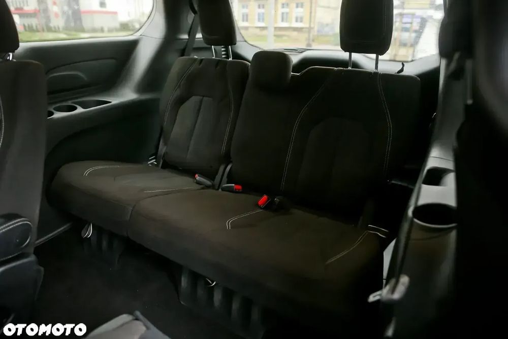 Chrysler Pacifica - 15