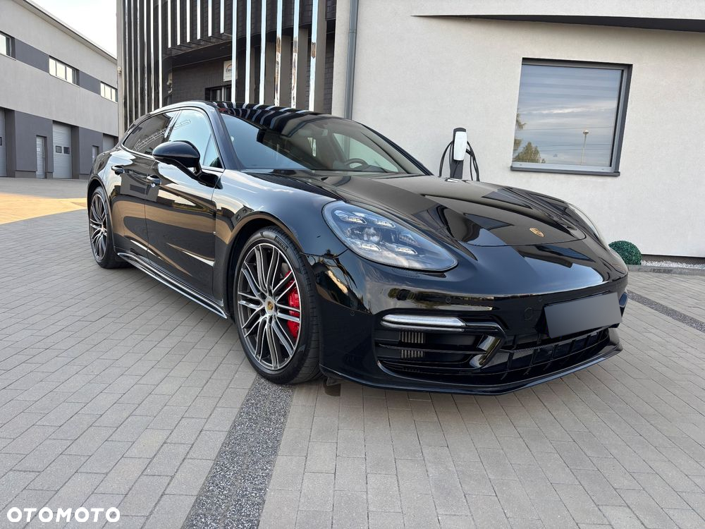 Porsche Panamera GTS Sport Turismo - 2