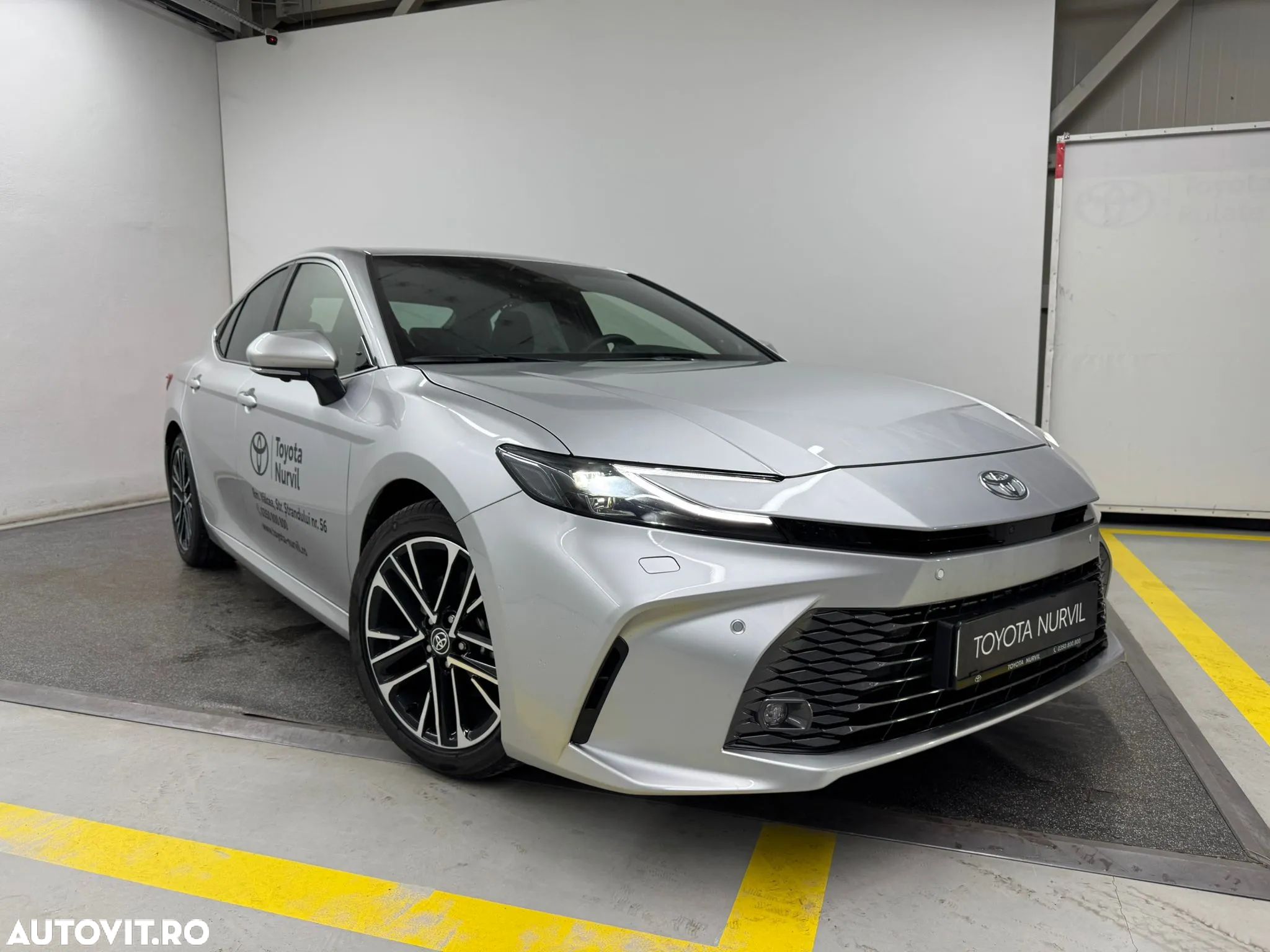 Toyota Camry 2.5 HEV Luxury - 1